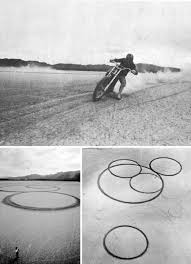michael-heizer-circular-planar-displacement-drawing-1970